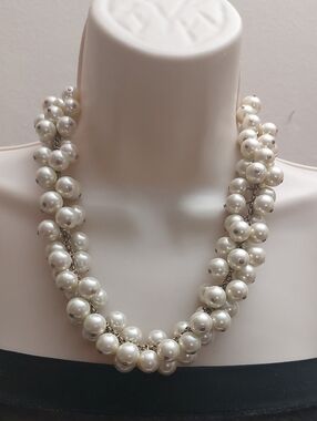 J.crew Retro Vintage Faux Pearl Bead Cluster Gold Tone Cha Cha Necklace